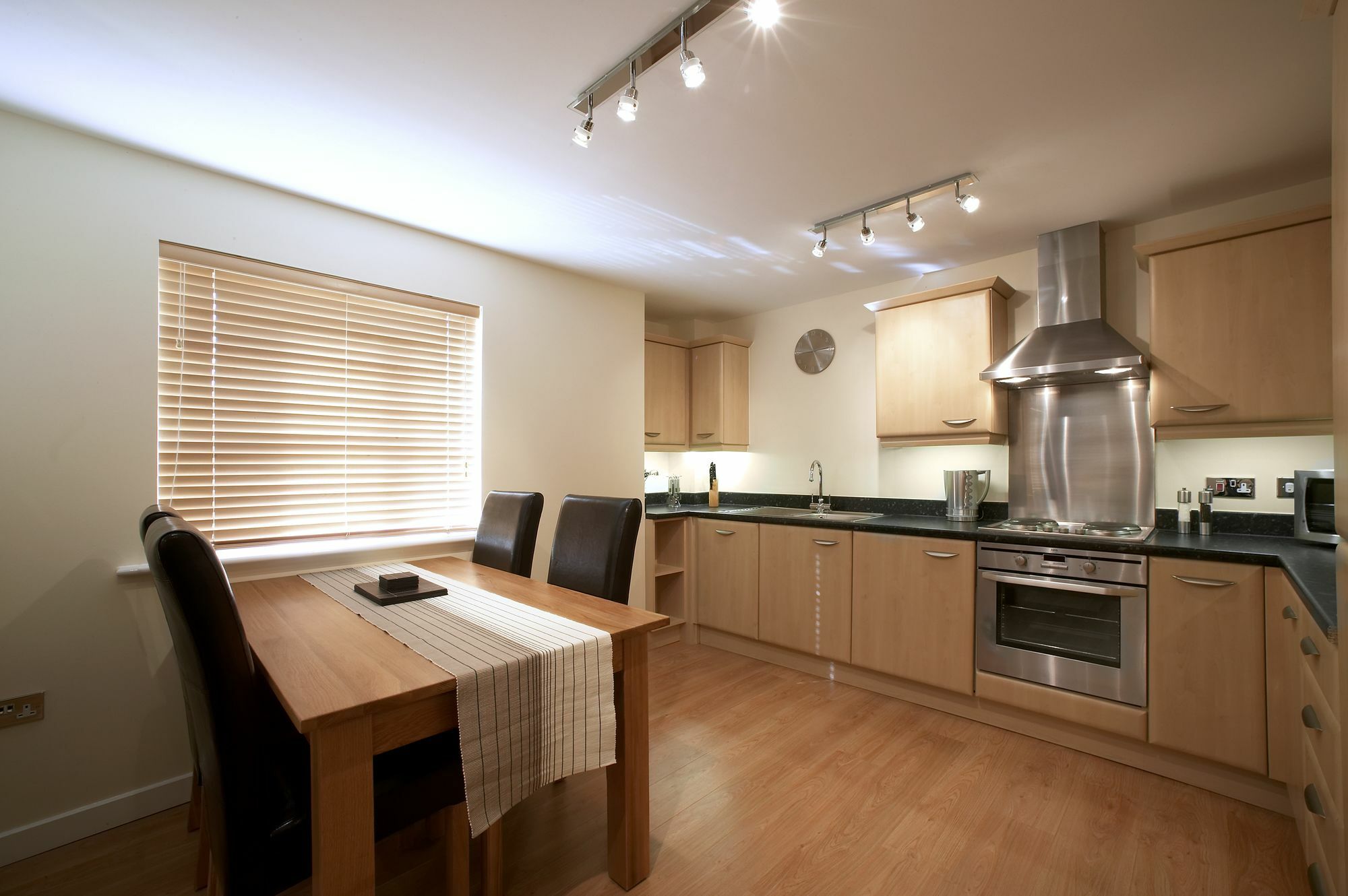 Southwich House By Esa Apartment Swindon Exterior photo